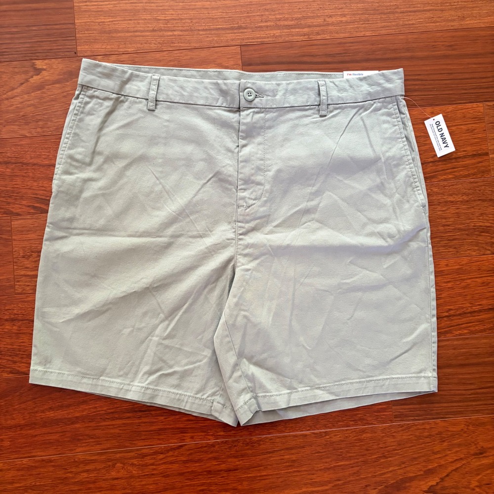 Old Navy Mens Slim Built-In Flex Shorts 40 Light Sage Green 9 Inch Inseam NWT